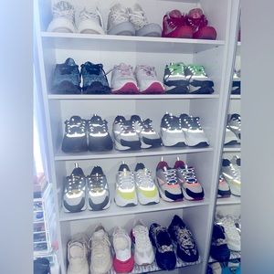 POSTING ARE UP FOR SALE. MENS DESIGNER SNEAKERS